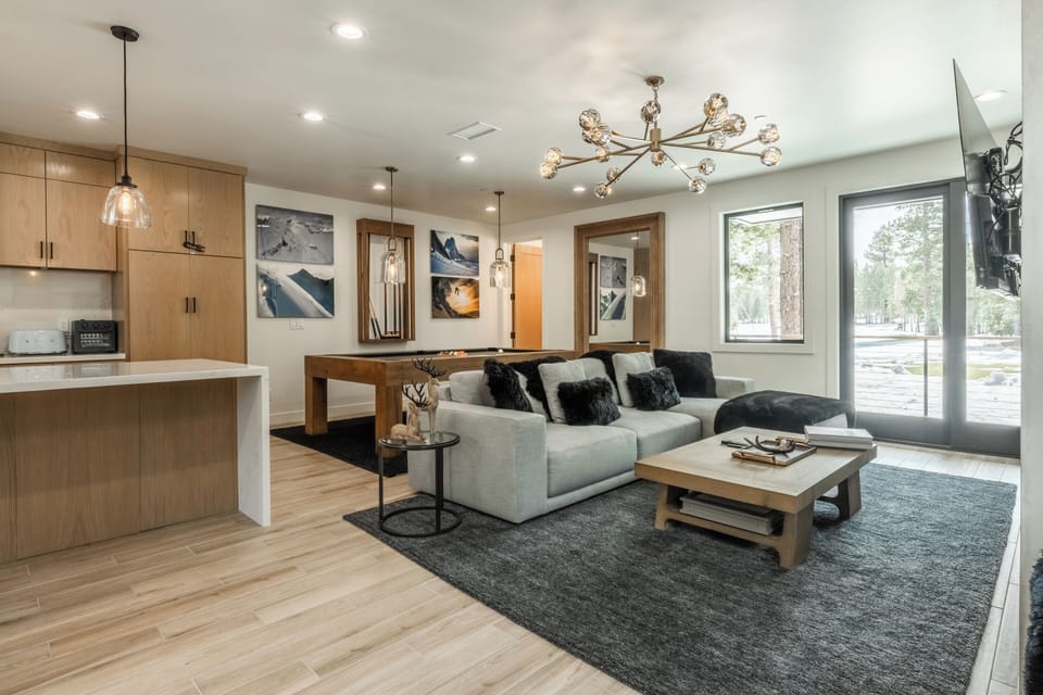 Living Room, Flatscreen TV, Gas Fireplace, Pool Table