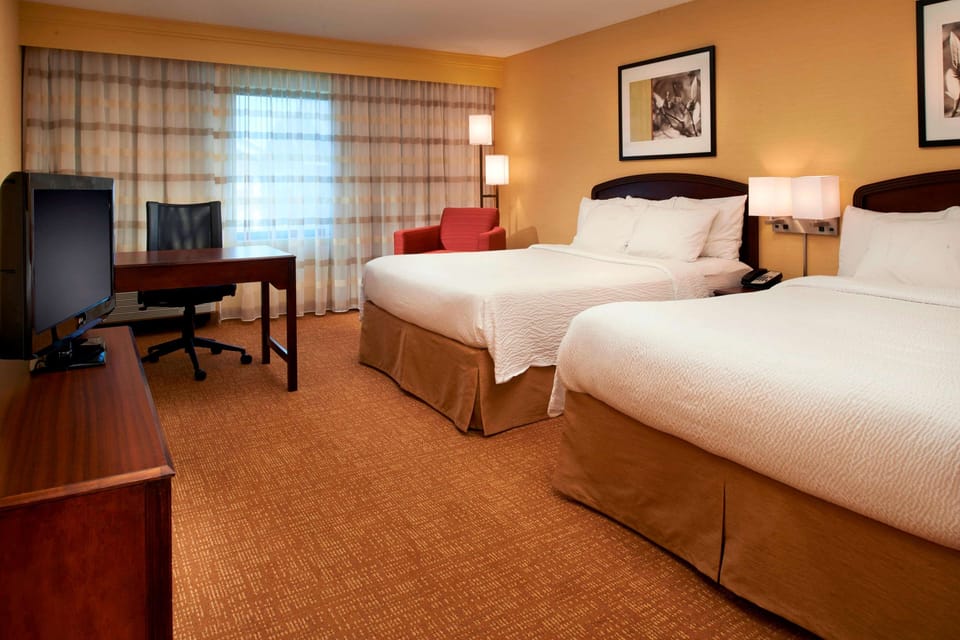 Unit with 2 Queen beds. Exact unit will be assigned upon arrival. Views, colors, and decor may vary.