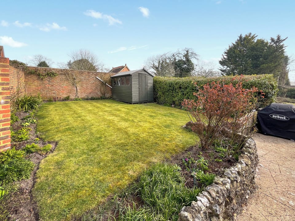 Patio | Green Trees, Hollingbourne