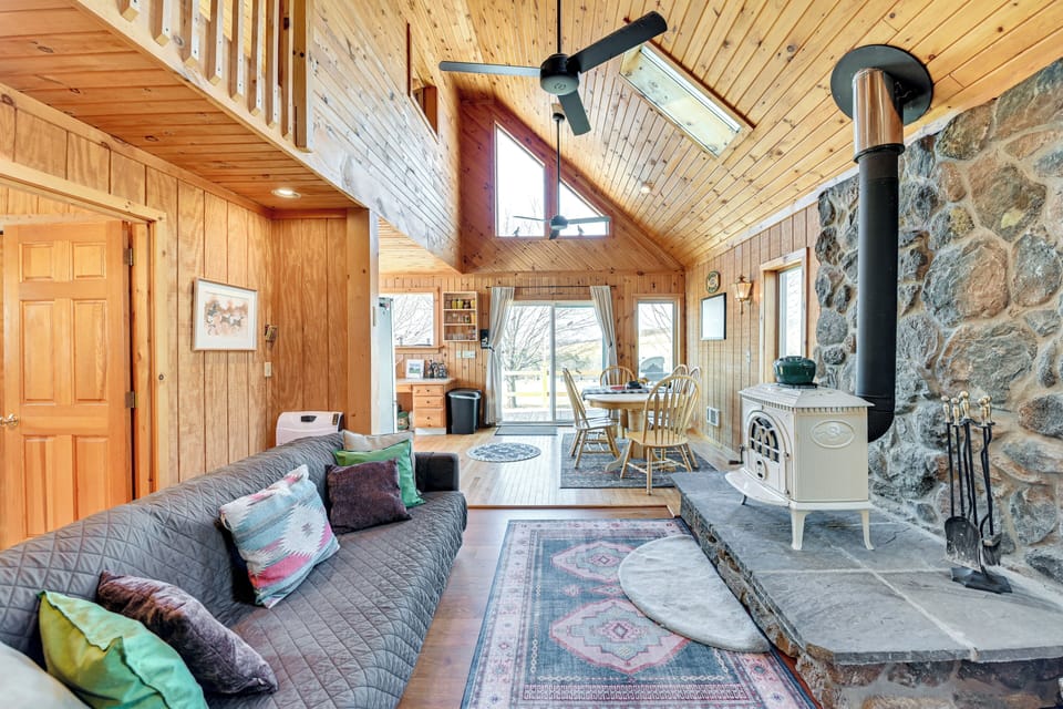 Stamford Vacation Rental | 3BR | 2BA | 1,300 Sq Ft | Stairs to Access