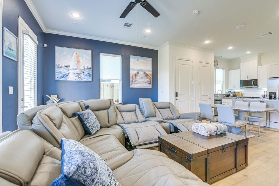 Living Room | Free WiFi | Central A/C & Heat | Smart TV | 1st Floor