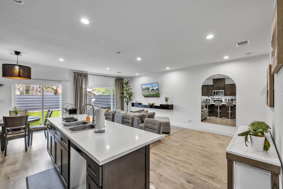 Enjoy plenty of light and space!