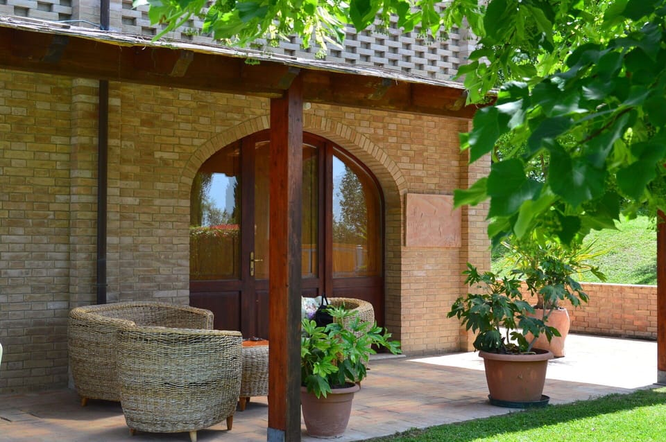 Wood, Arch, Flowerpot, Brick, Garden, Door, Wood Stain, Column, Houseplant, Shade