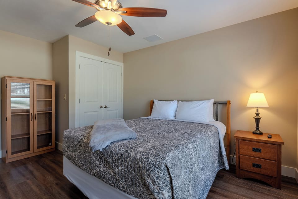 Guest Bedroom - Main Level - Queen Bed
