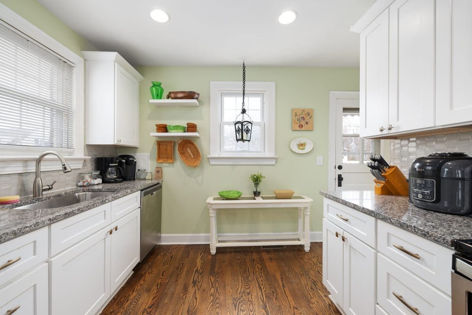 Fully Stocked & Ready for You – From pots and pans to dinnerware and utensils, this kitchen has everything you need for a comfortable stay.