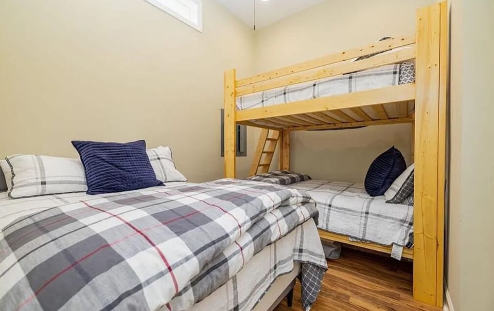 Downstairs Bunk Room, 3 Queen Beds