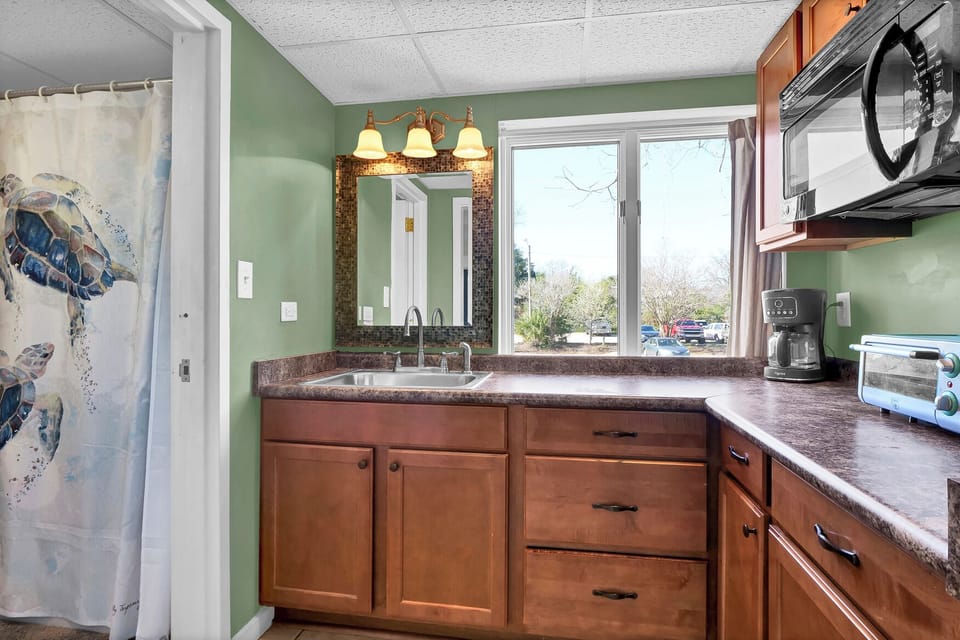 Full Kitchenette