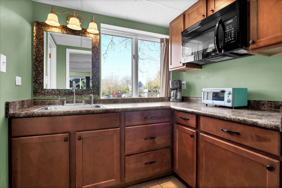 Full Kitchenette