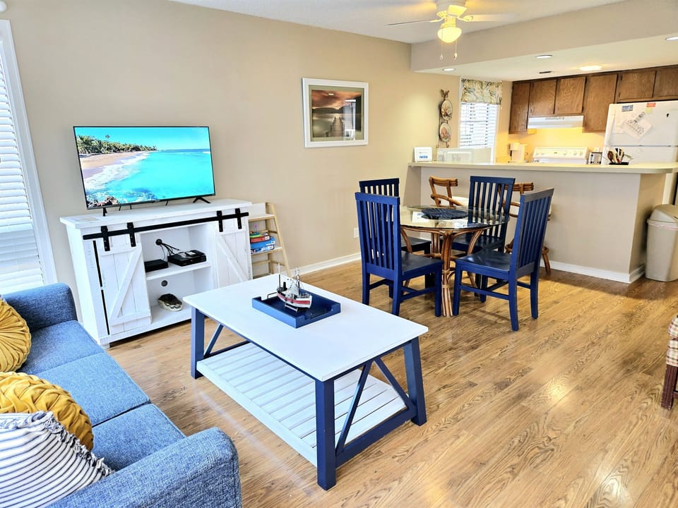 Living/Dining Area