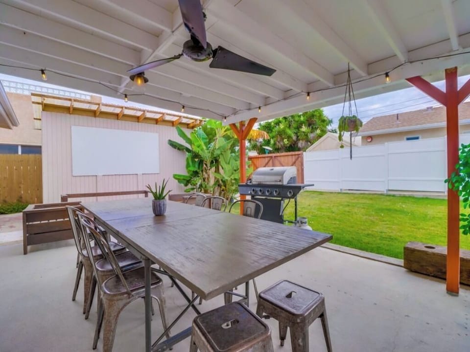 Outdoor dining