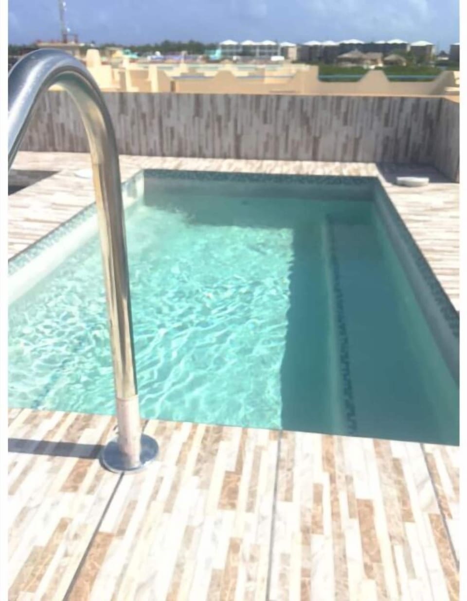 Dunk pool, extremely refreshing sitting on the edge or sitting in the pool bench
