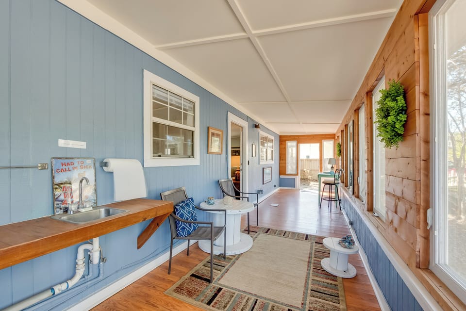 Sunroom | Wet Bar | Board Games