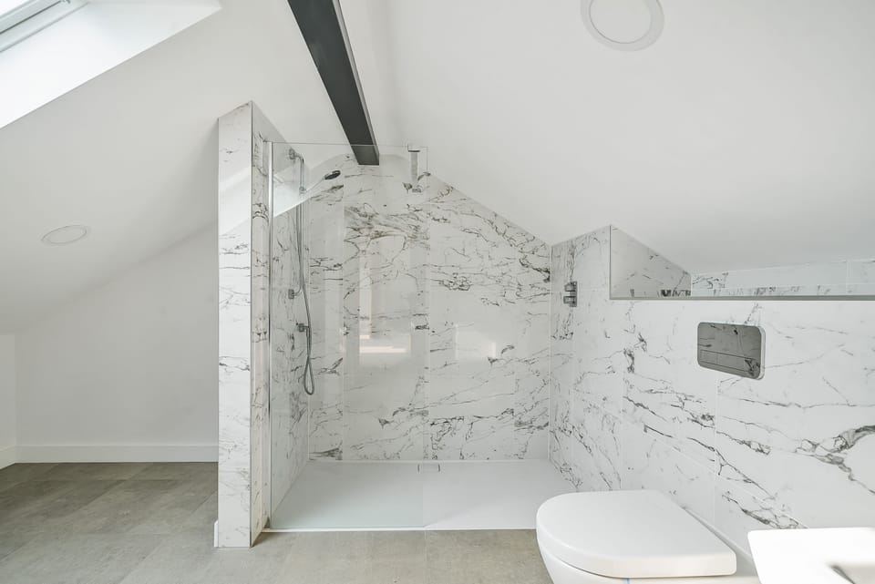 All Ways, Burton Bradstock: The en-suite shower room