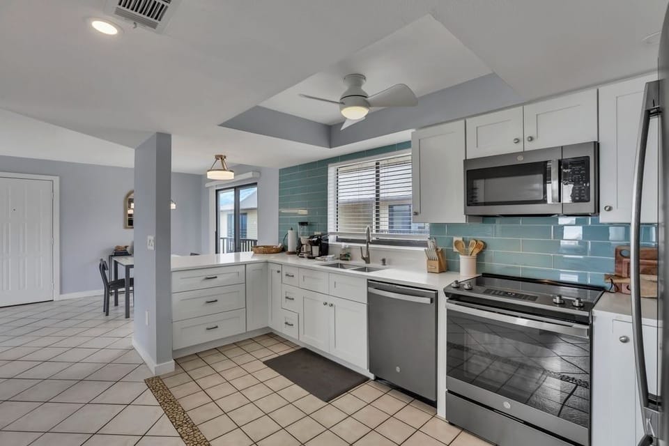 Fully equipped kitchen is perfect for lowkey dinners or fancy feasts! 