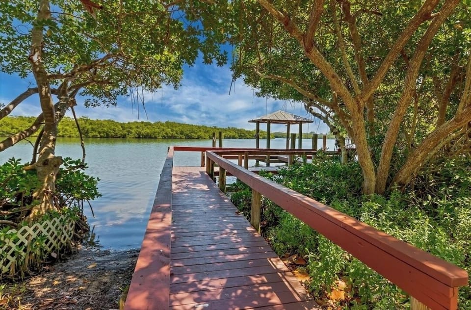 FREE first come first serve boat dock! Fish cleaning station, elec, and water.