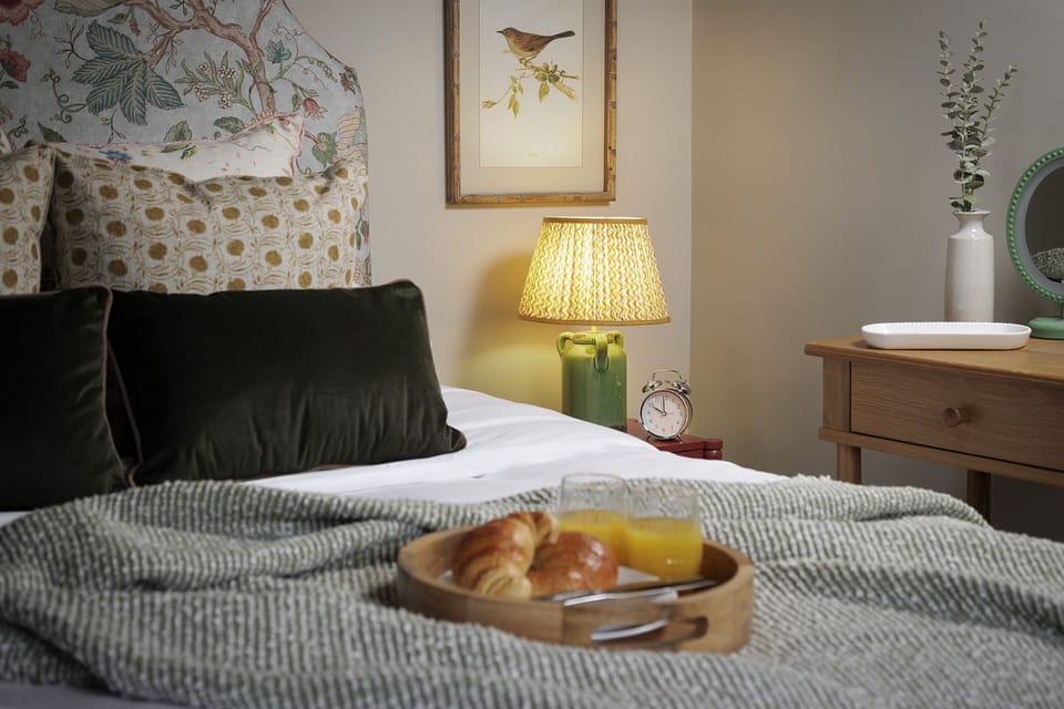 Little Bird Cottage Master Bedroom - StayCotswold