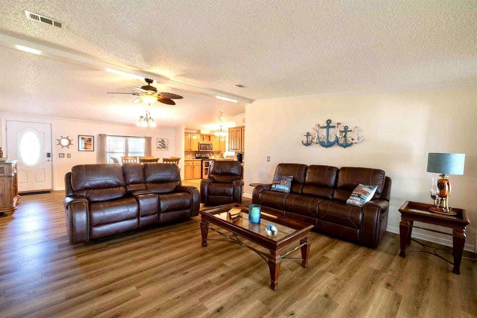 Spacious Living Room with Reclining comfy chairs