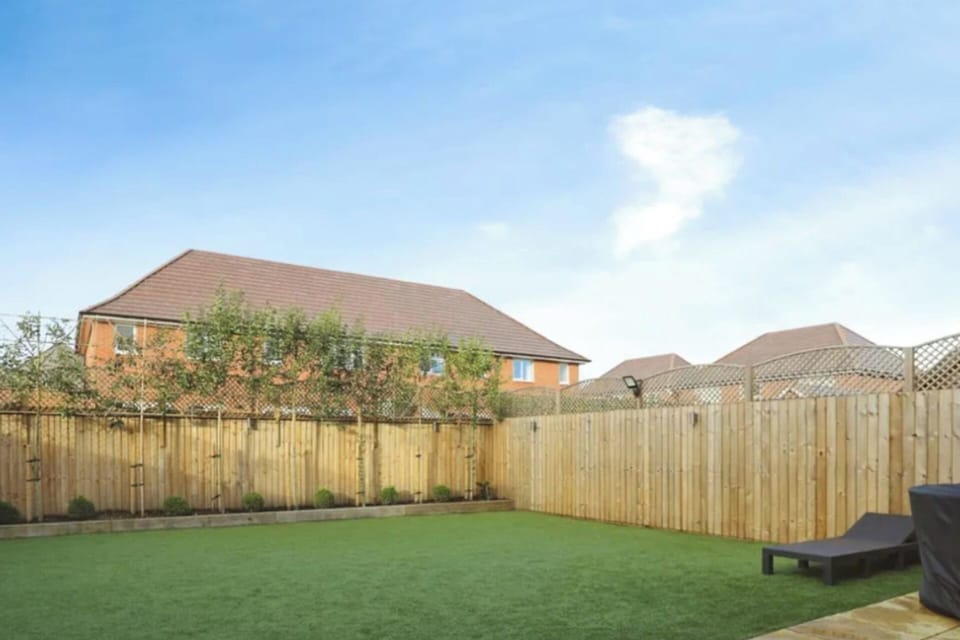 Big space outdoor with fitted Astro 