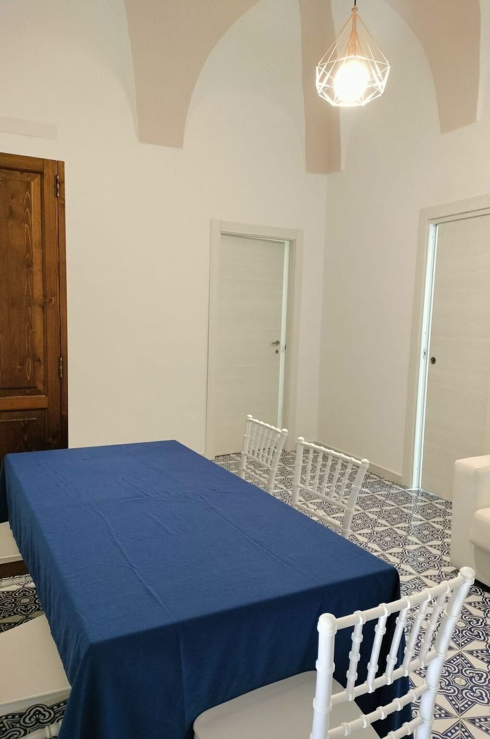 Furniture, Flooring, Interior Design, Tablecloth, Floor, Table, Lighting, Chair, Linens, Room
