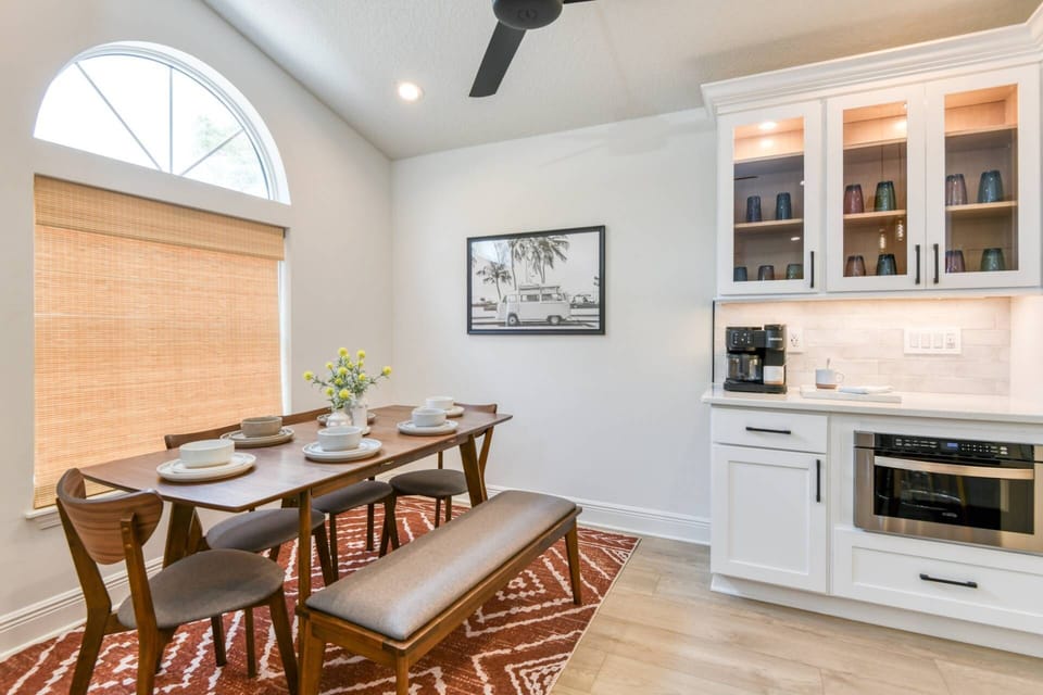 Enjoy delicious food and great conversation around the dining table with seating for 6.