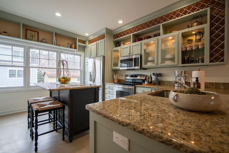 Fully Stocked Kitchen to make entertaining easy and stress-free