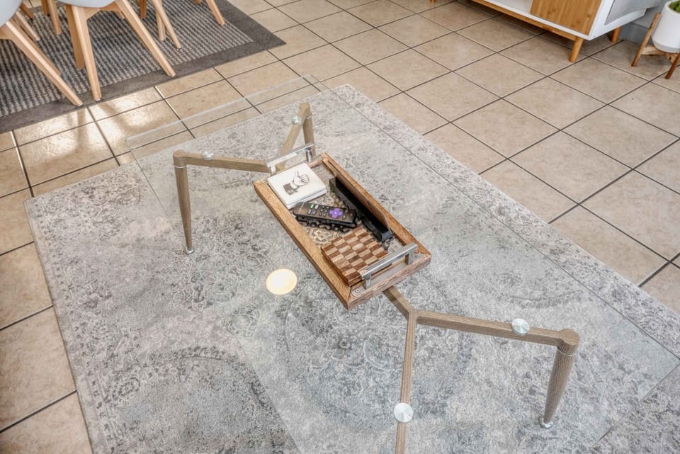 Sleek coffee table for a touch of elegance. You'll love it! 