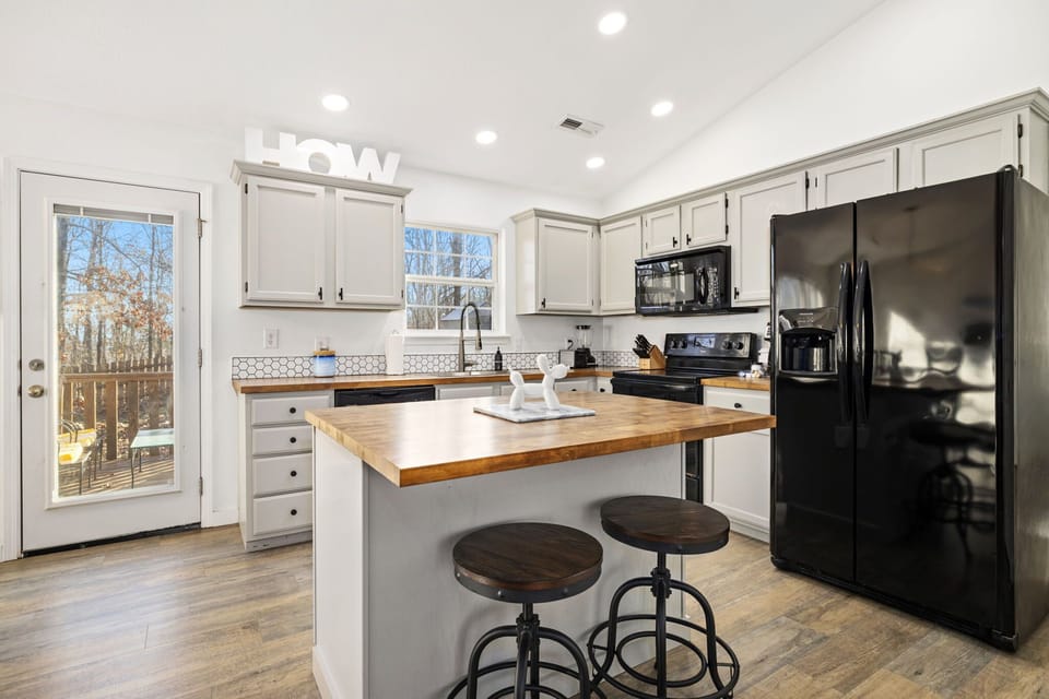 A comfortable space for casual dining, meal prep, or conversation while cooking.