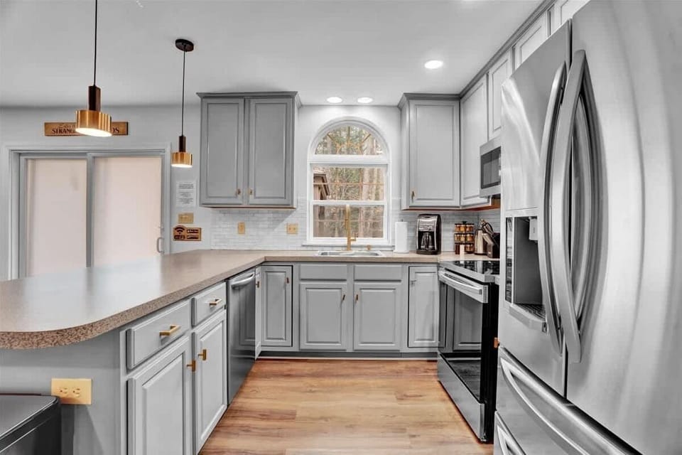 Modern Kitchen with Stainless Steel Appliances & Breakfast Bar