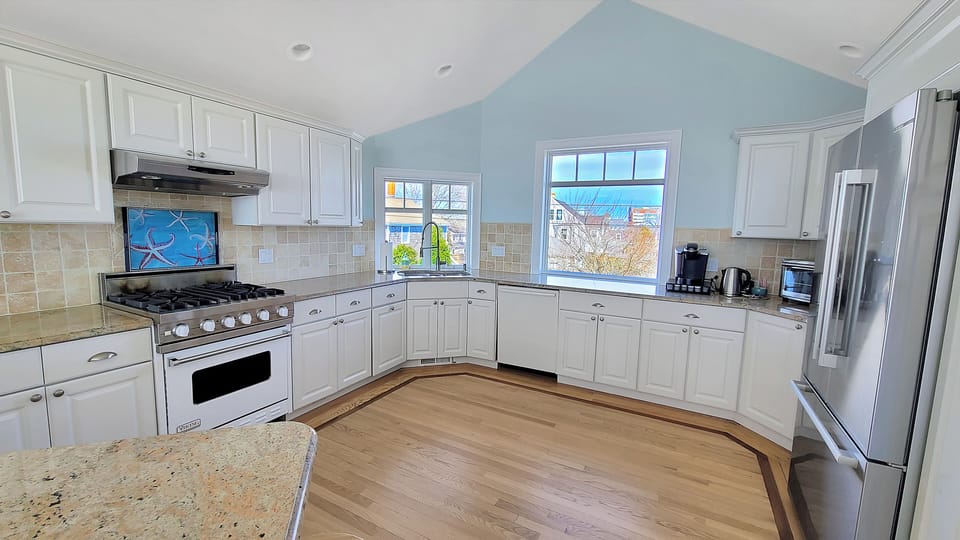 Nicely-equipped kitchen