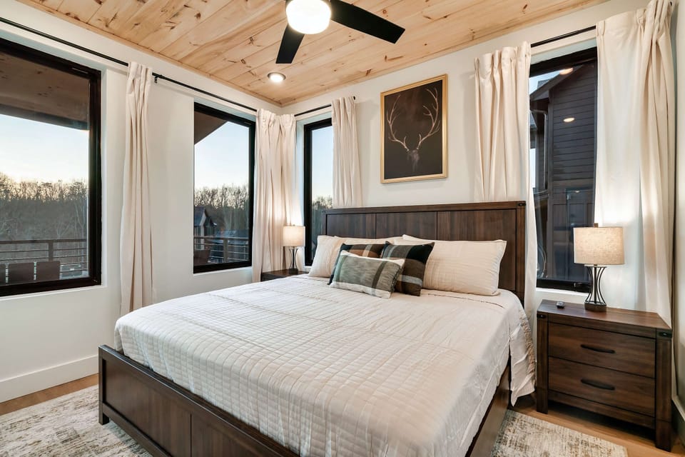 Light-filled sanctuary with stunning views and modern rustic decor!