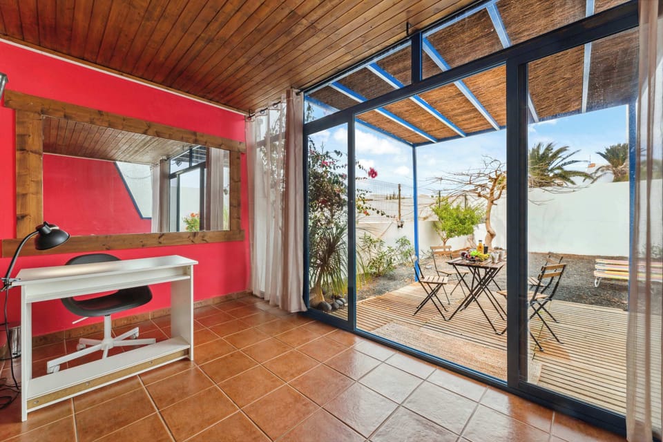 Vistas desde el estudio al jardín privado – ideal para trabajar o relajarse