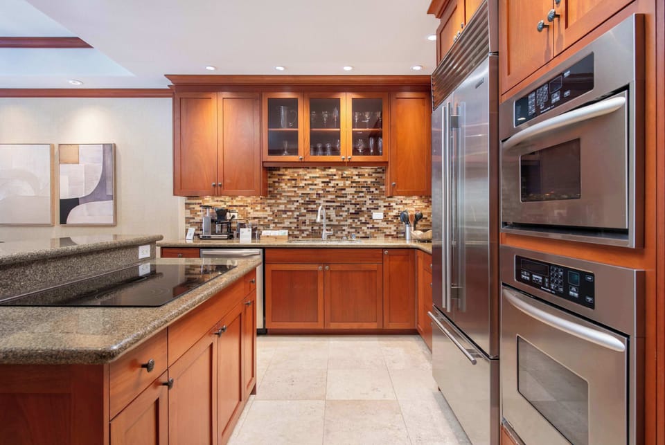 Kitchen | Kolea 9H in Waikoloa Village, Big Island, Hawaii by Luxus Vacation Properties