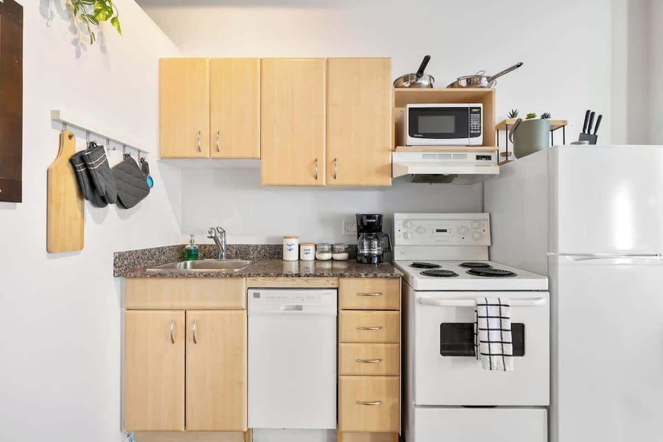 Fully equipped and ready for your culinary creations.