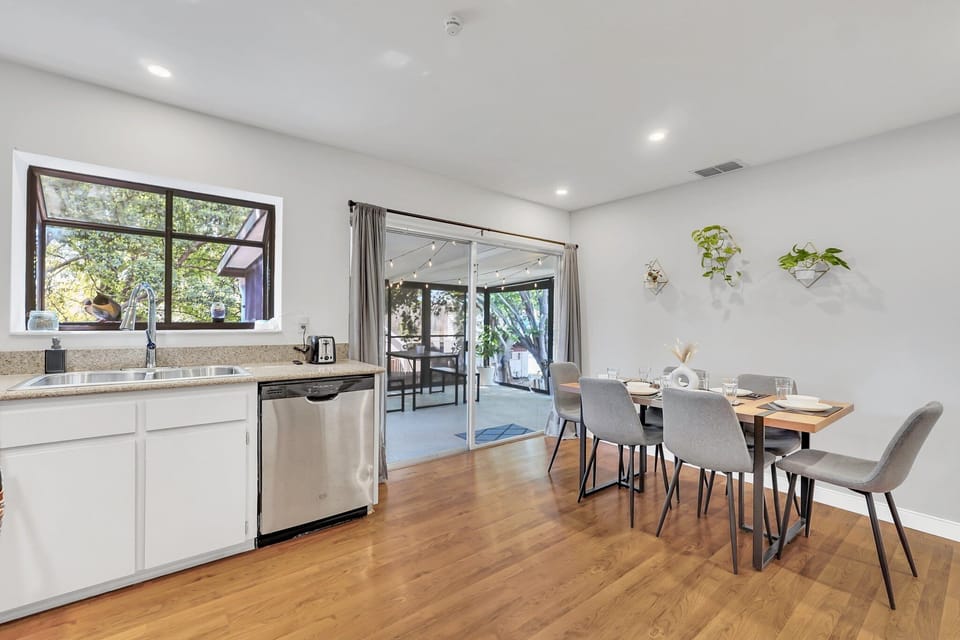 Great kitchen lay out that leads to the screened in lanai.