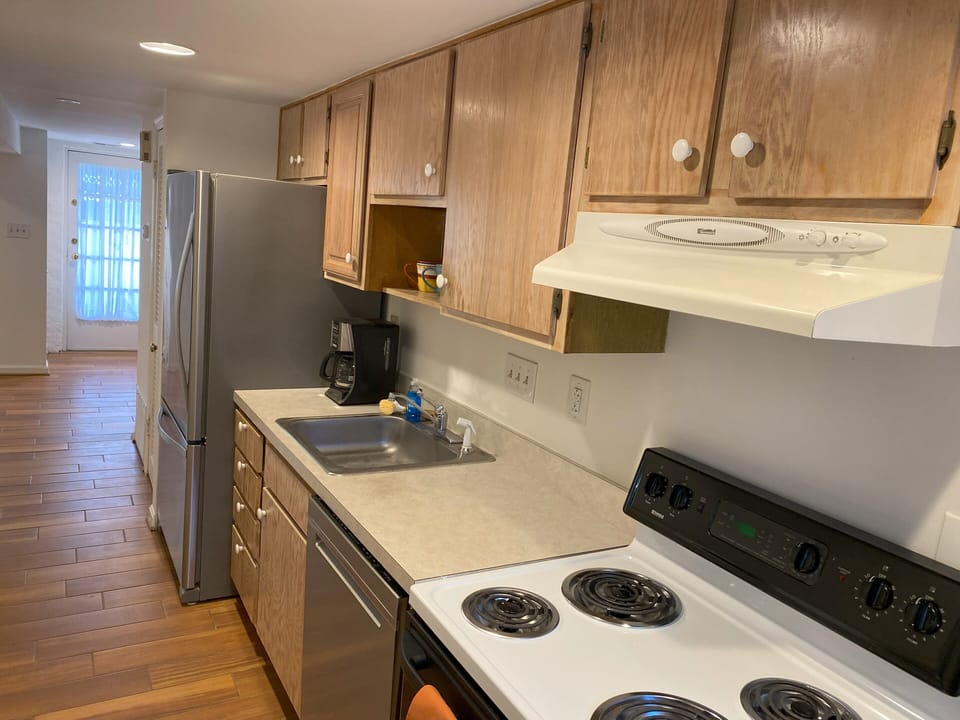 Full kitchen with basics available