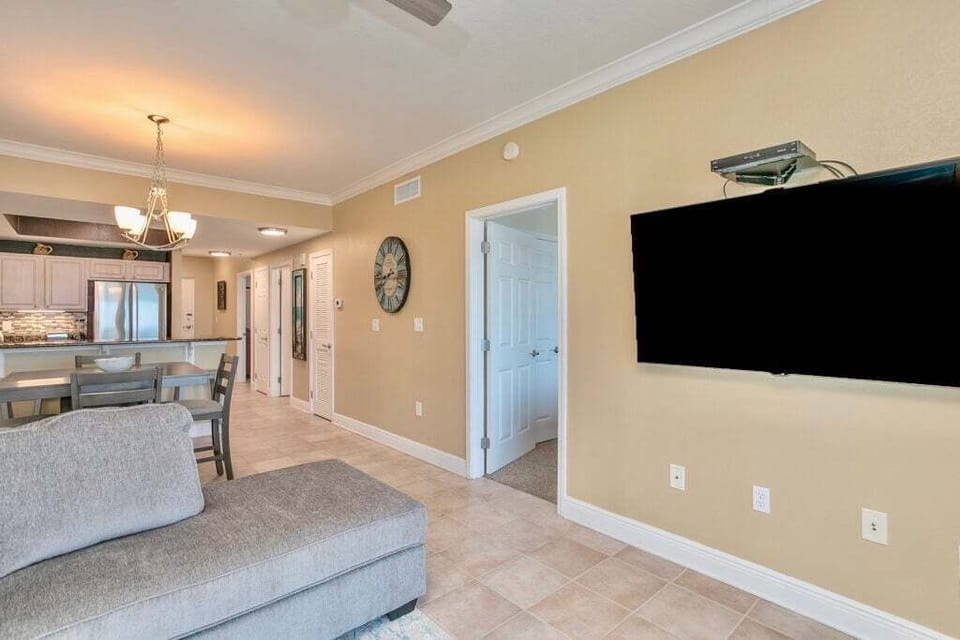 Crystal Tower 1207. 2 Bedroom 2 Bathroom. Unit Sleeps 6. Managed by Island Rentals