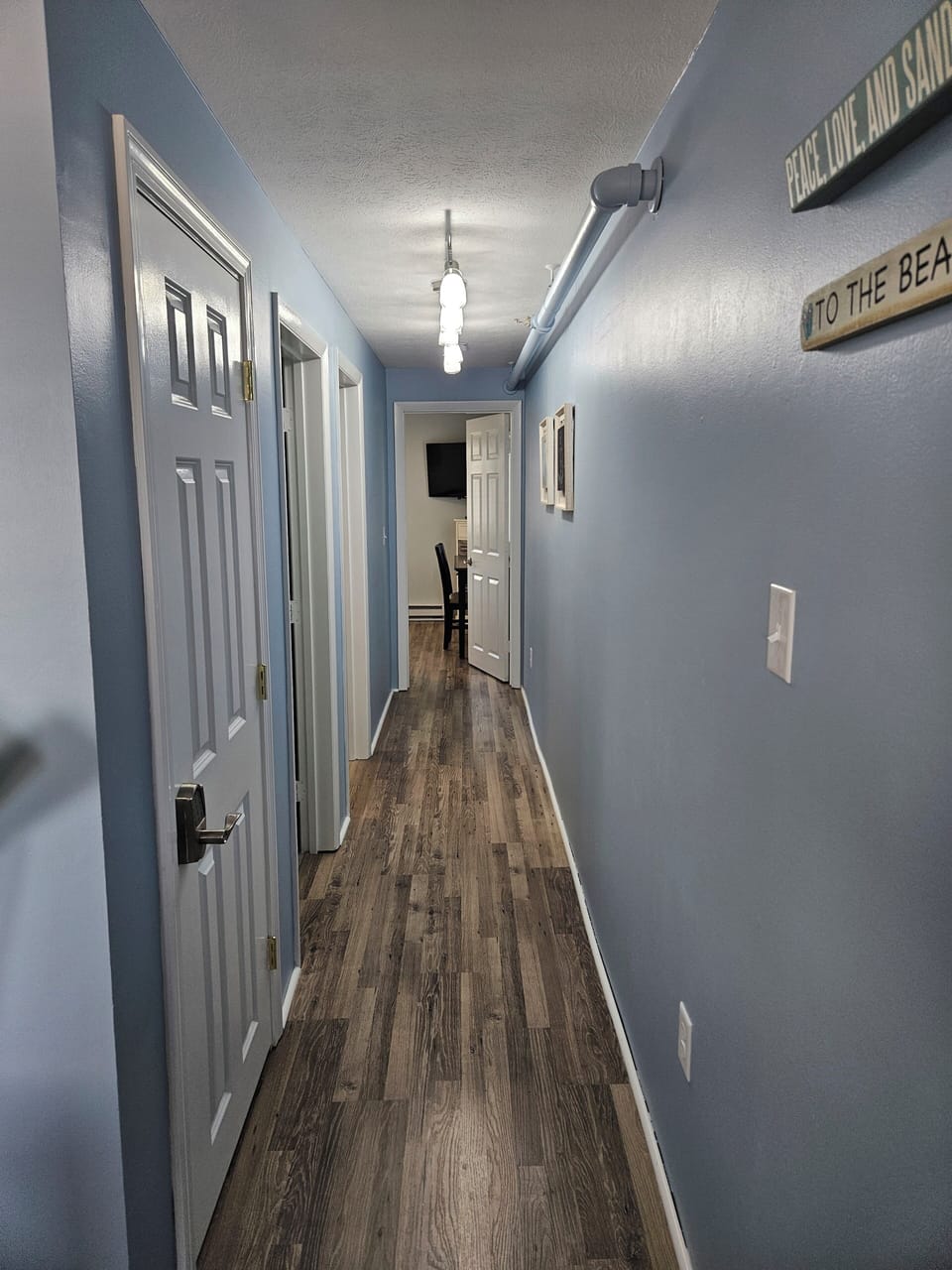 Hallway to bedrooms.