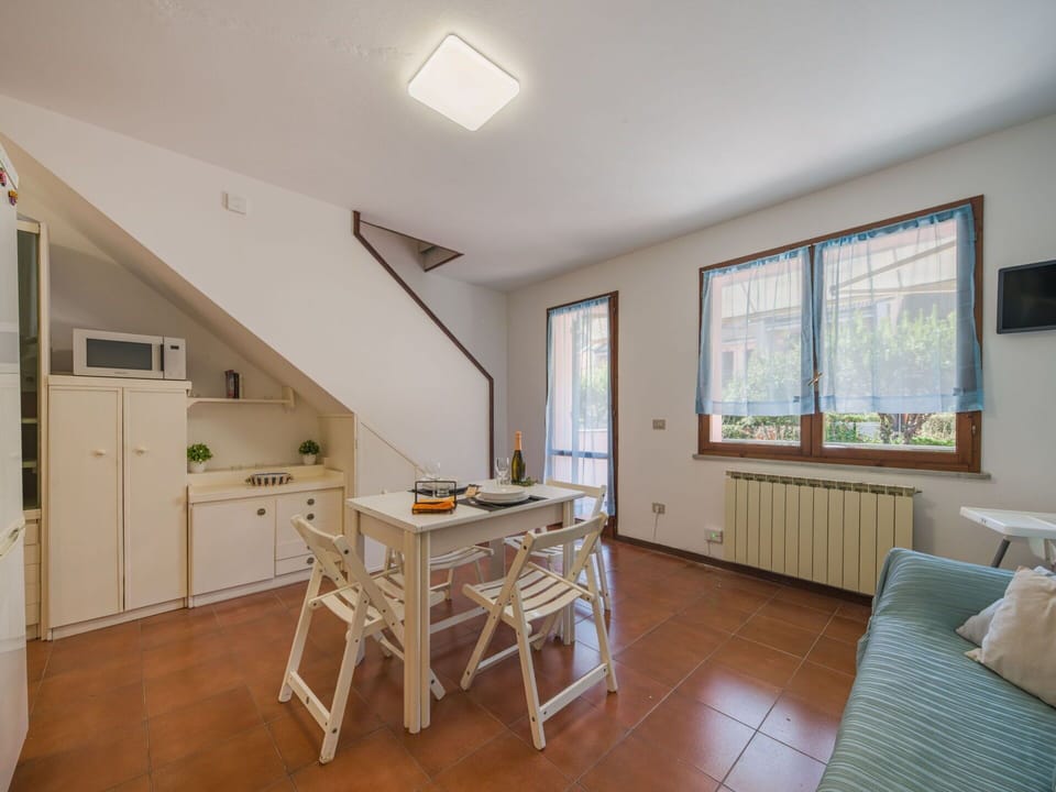 Furniture, Flooring, Home, Floor, Chair, Shade, Apartment, Outdoor Furniture, Houseplant, Kitchen & Dining Room Table