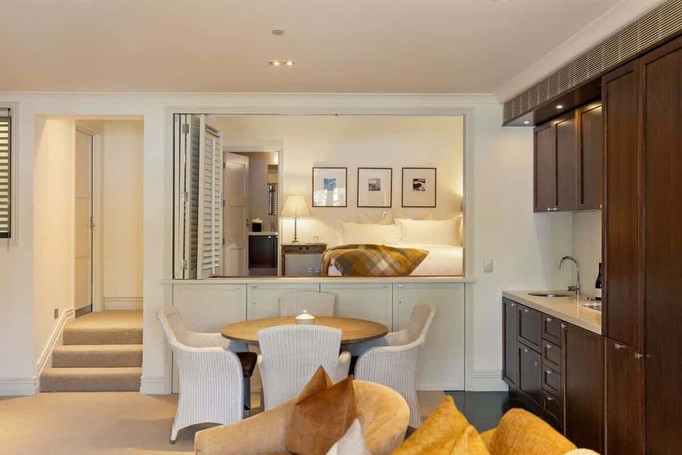 Charming Dining Area – The intimate dining space provides a warm and inviting spot to enjoy meals, with an open layout that makes it perfect for spending time with loved ones or savoring a solo meal.