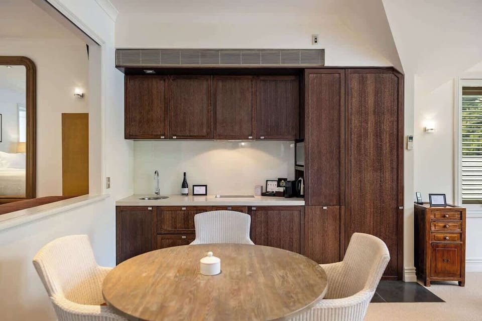Gourmet Kitchen with Nespresso – Wake up to a fresh Nespresso coffee in this stylish, well-equipped kitchen with everything you need for a comfortable stay.