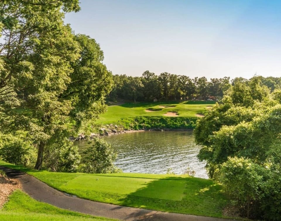 This unforgettable hole pairs perfectly manicured greens with breathtaking lake views—golfing at its finest.