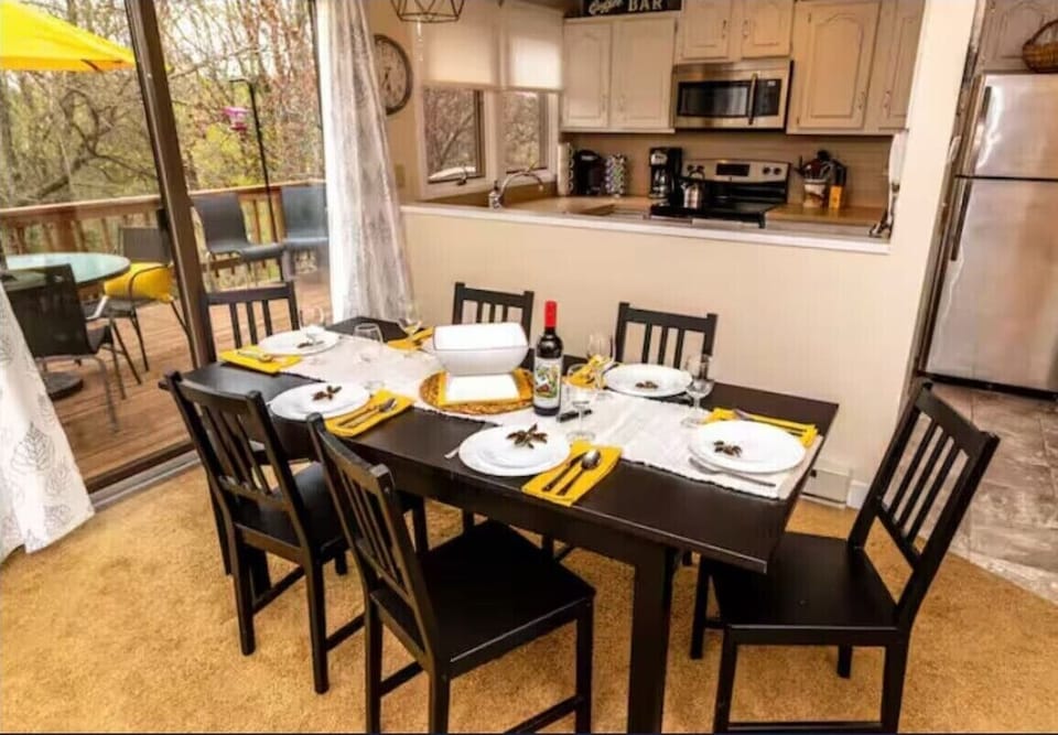 Open, comfortable dining area