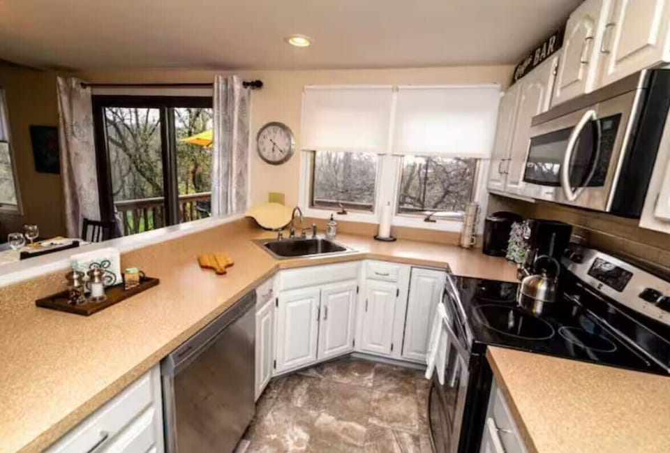 Kitchen essentials plus more! Cookie sheets, wine glasses, more!