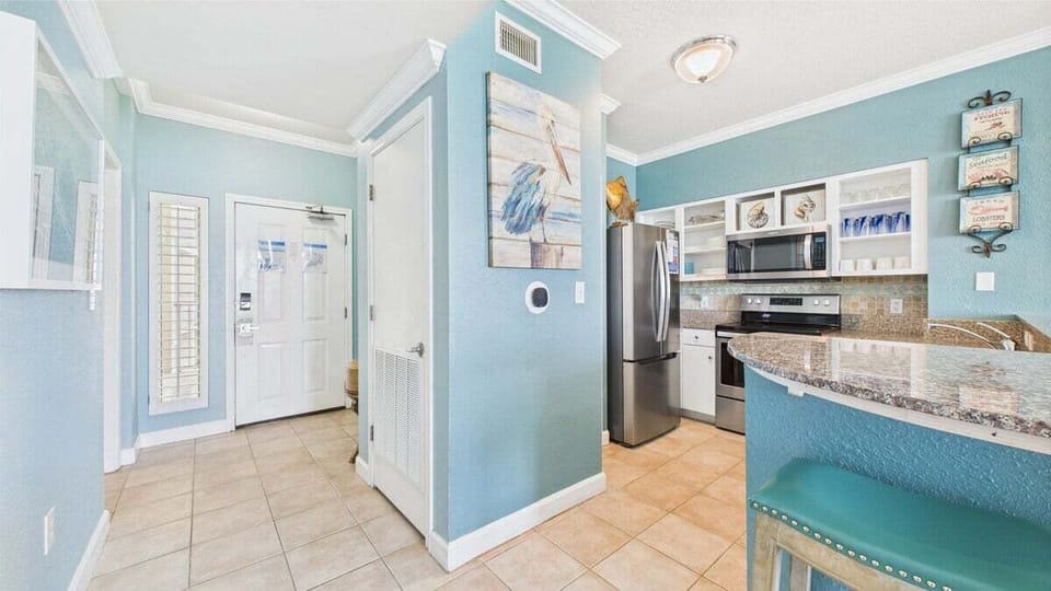 Entry-way and full kitchen