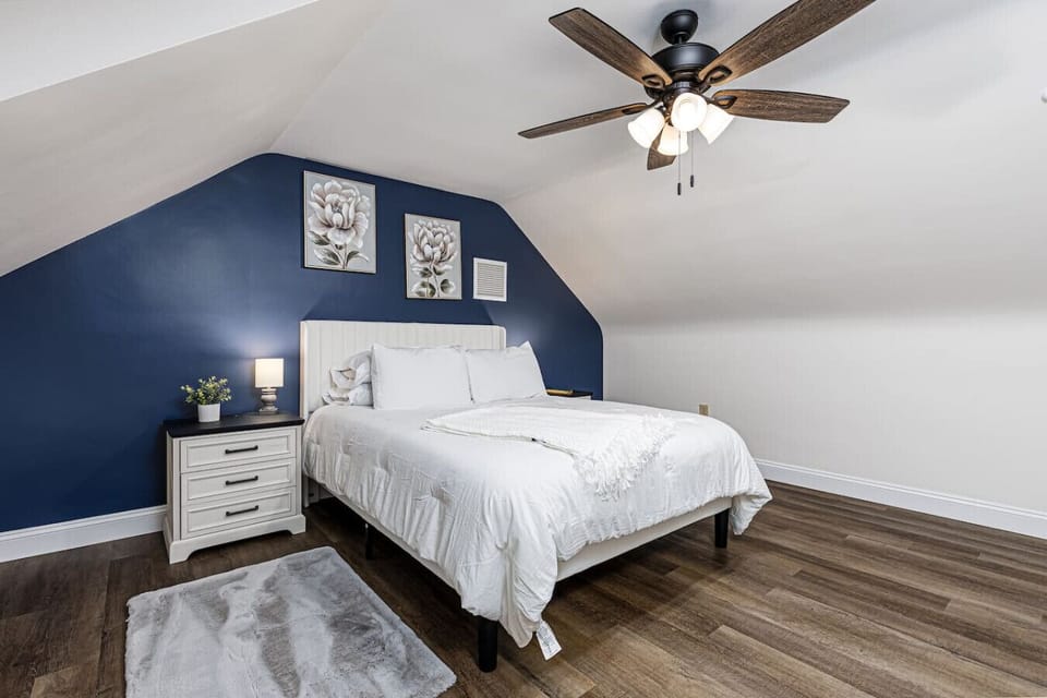 Bedroom 3, upstairs,queen bed