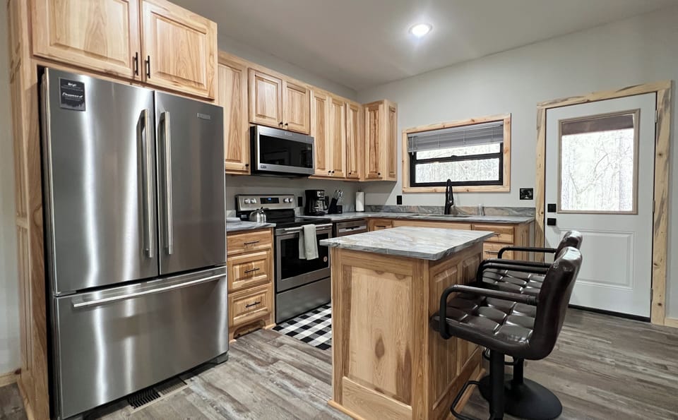Full Kitchen with all appliances and utensils 