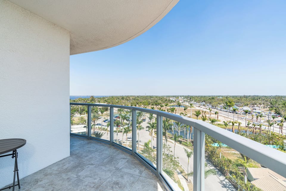 Balcony off of guest bedroom 