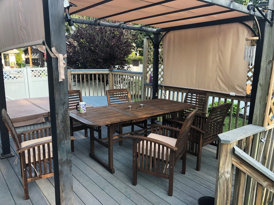 Outdoor dining