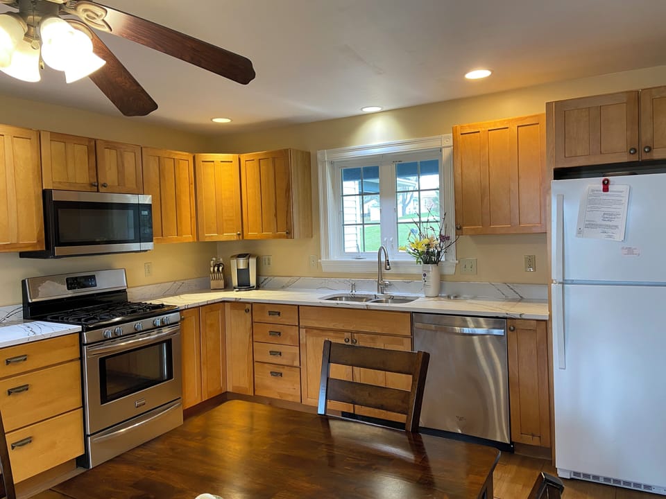 The kitchen / Dining room.