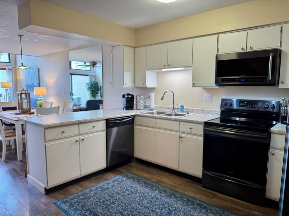 fully equipped kitchen 